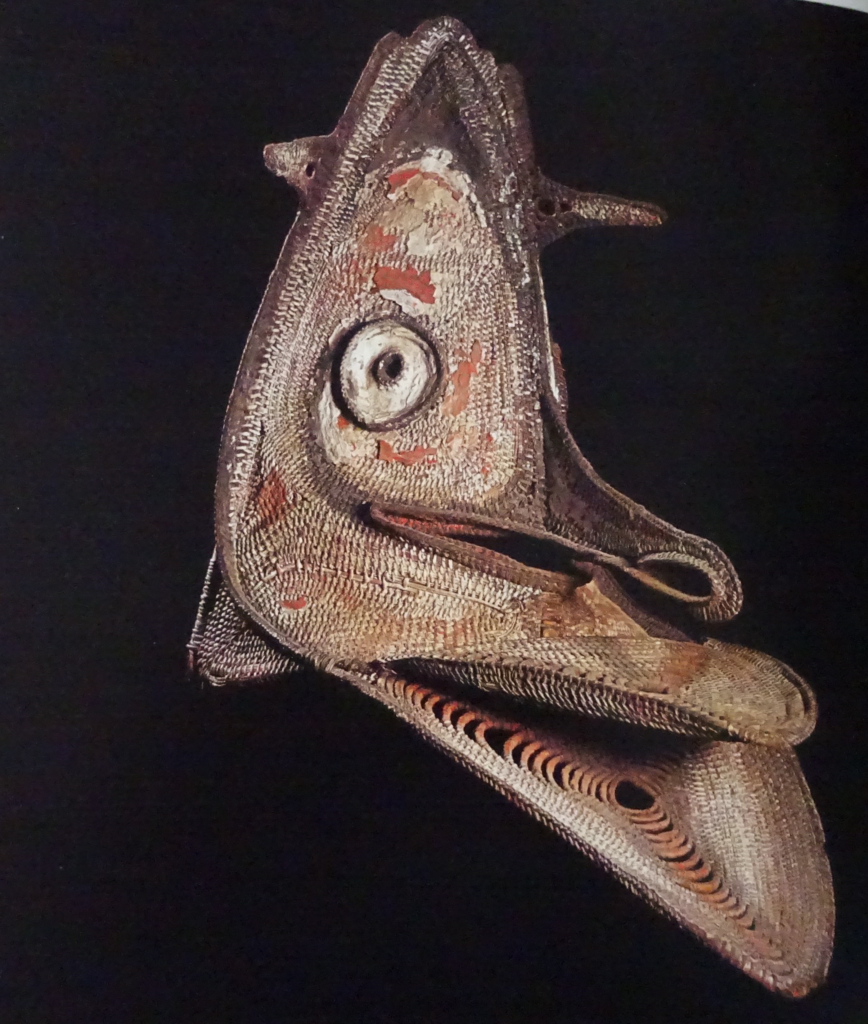 19 5440-282 basket woman mask.jpg