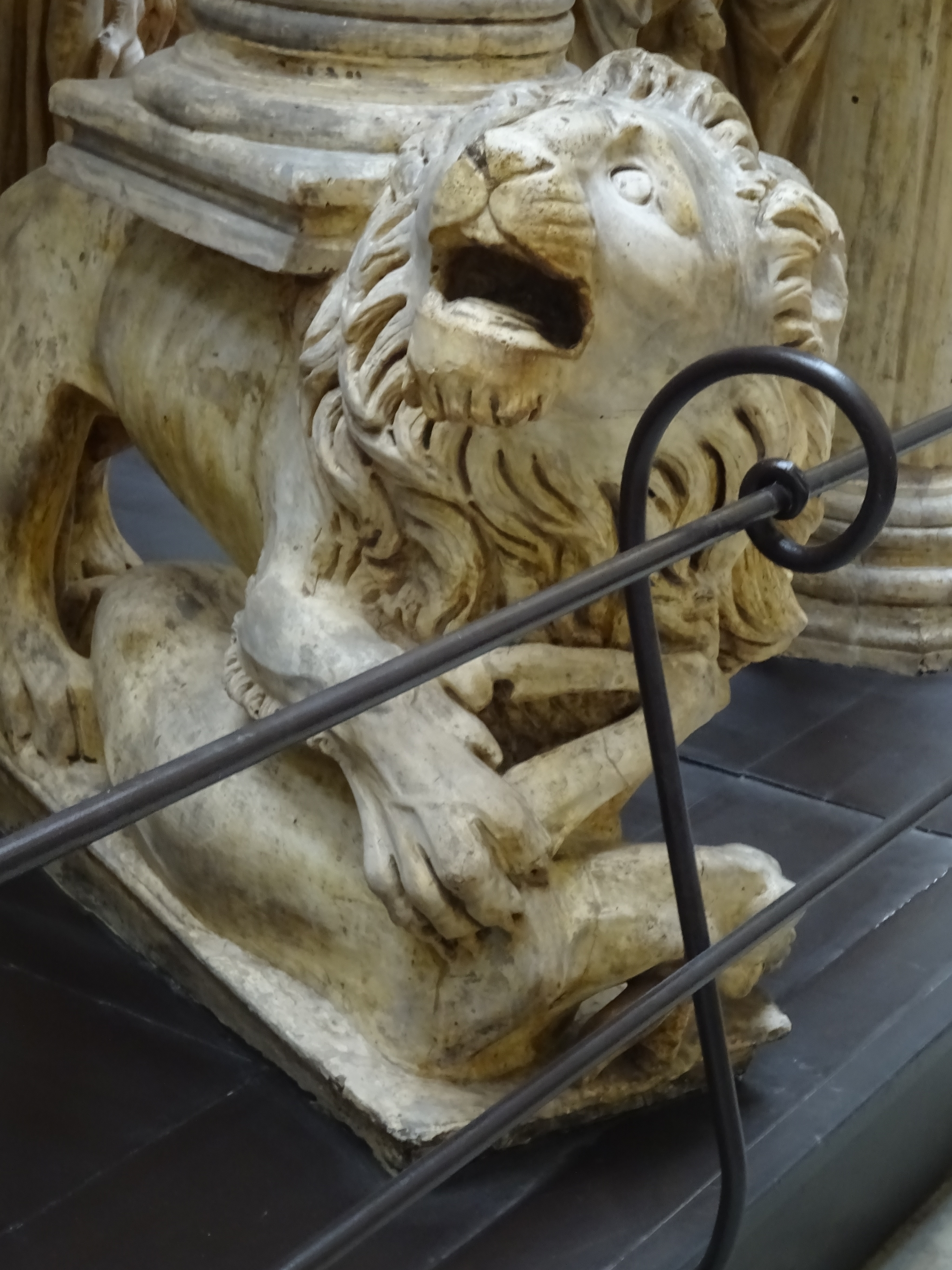 pisano pulpit end DSC01932.jpg