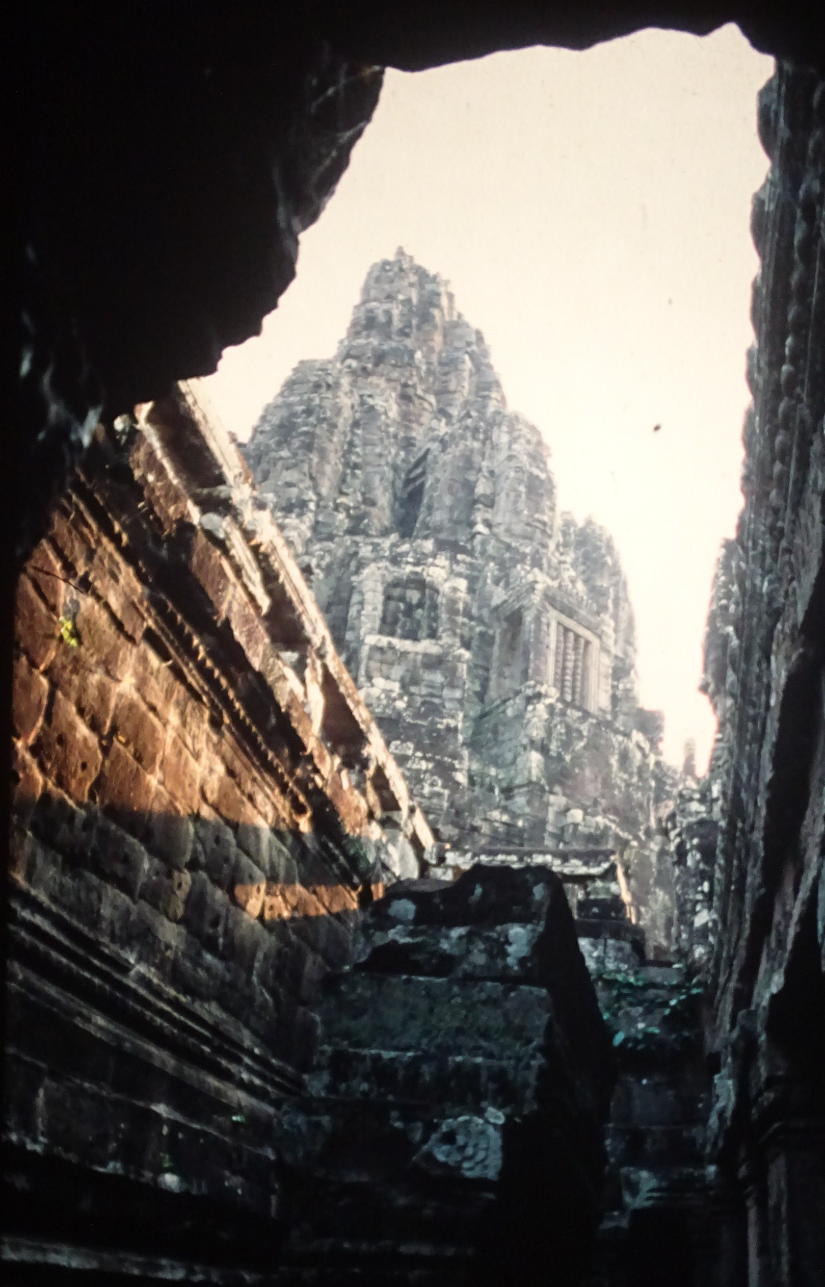 DSC04817 8.25 T32 view up to C tower fr crevice