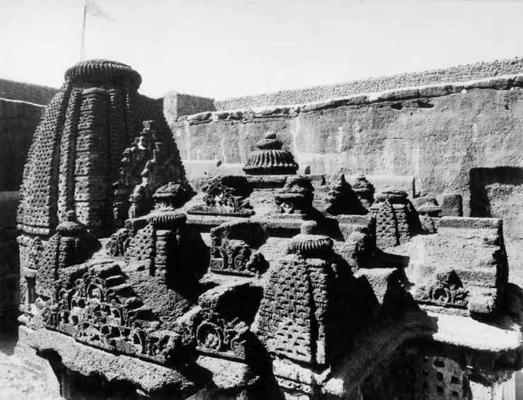 2 Dhamnar Dharmanatha temple overview of superstructure fr SE 81830 copy.jpg